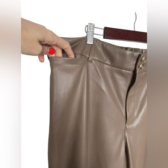 NWOT Chico’s Faux Leather Wide Leg Cropped Pants Tan Fall Fashion Size 3 (16) - Picture 3 of 11